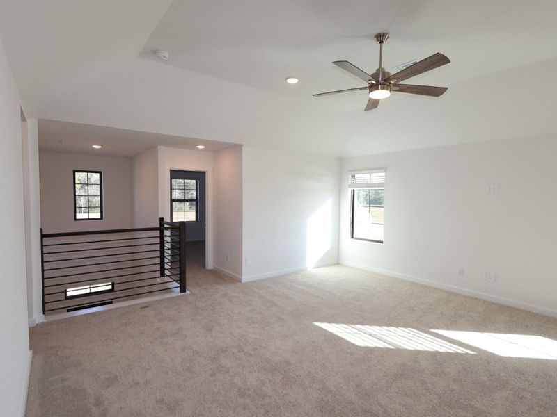 Spacious, unfurnished interior of a new home in Lone Star Landing, Montgomery (Image 36).