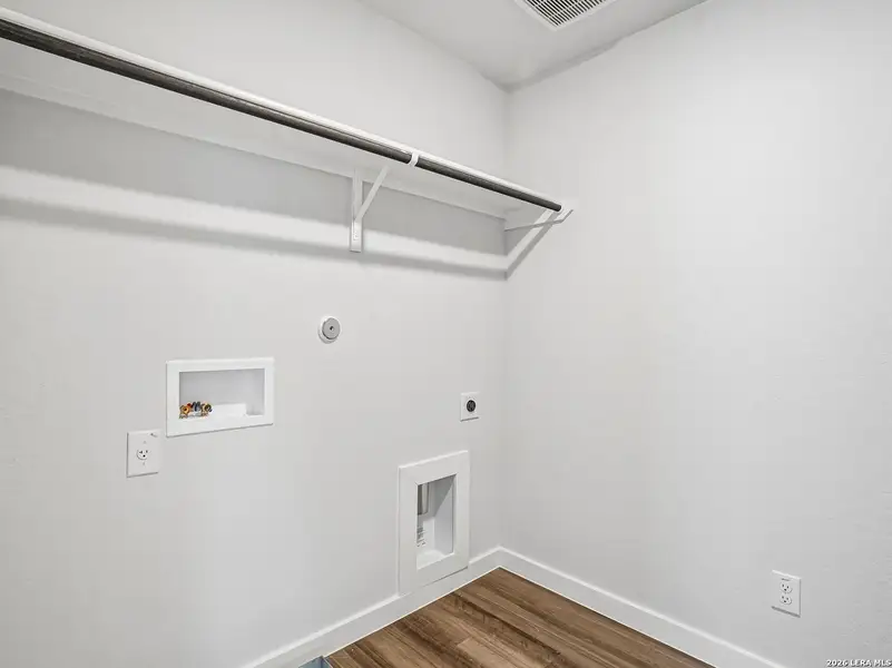 Spacious, unfurnished interior of a new home in , San Antonio (Image 12).