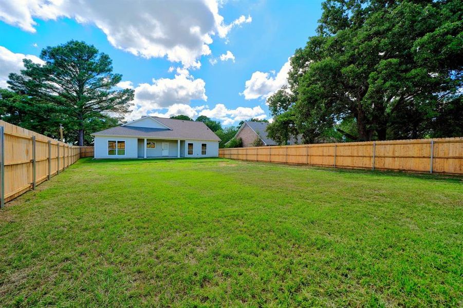 Exterior details and patio area of a home in , Gun Barrel City (Image 4).