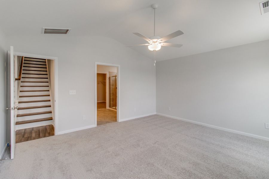 Spacious, unfurnished interior of a new home in Ellington, Elgin (Image 27).