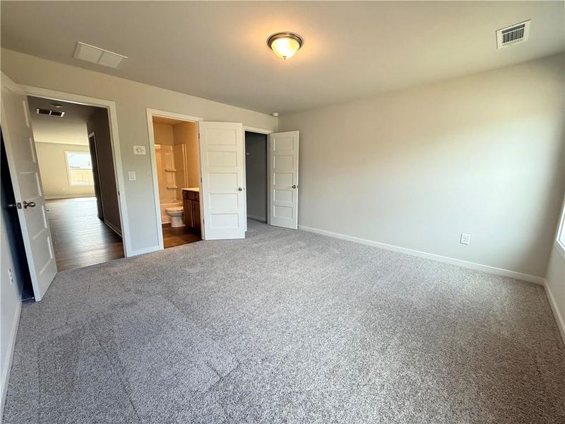 Spacious, unfurnished interior of a new home in Ponderosa Farms Reserve, Gainesville (Image 24).