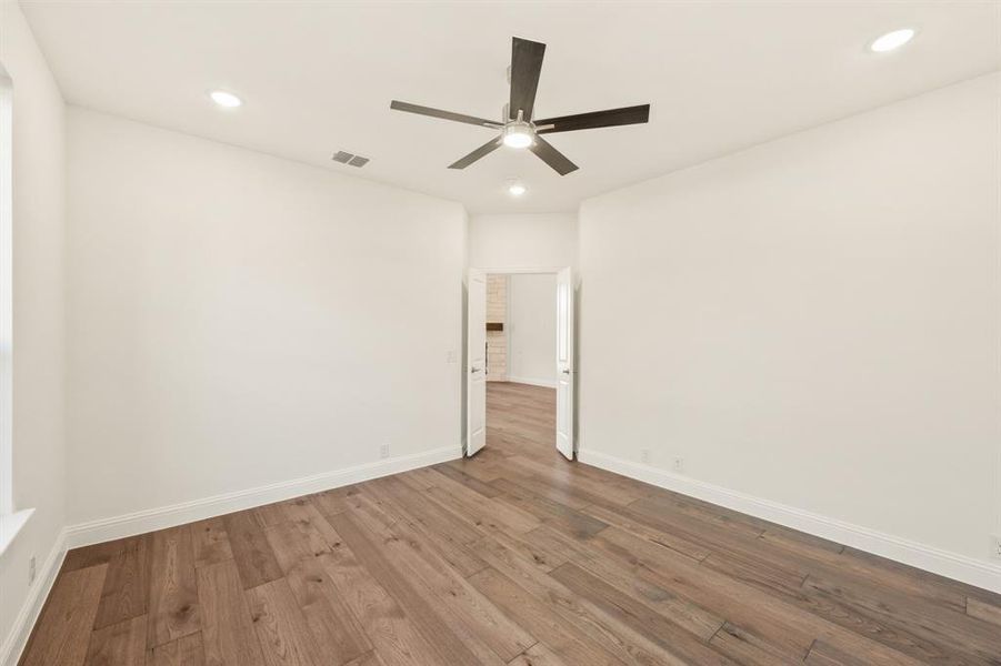 Spacious, unfurnished interior of a new home in Country Lakes, Denton (Image 21).