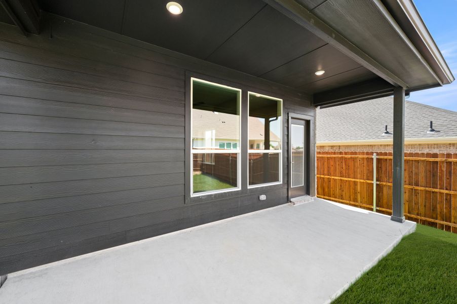 Exterior details and patio area of a home in Waterford Park, Weatherford (Image 3). Exterior details and patio area of a home in Waterford Park, Weatherford (Image 3).