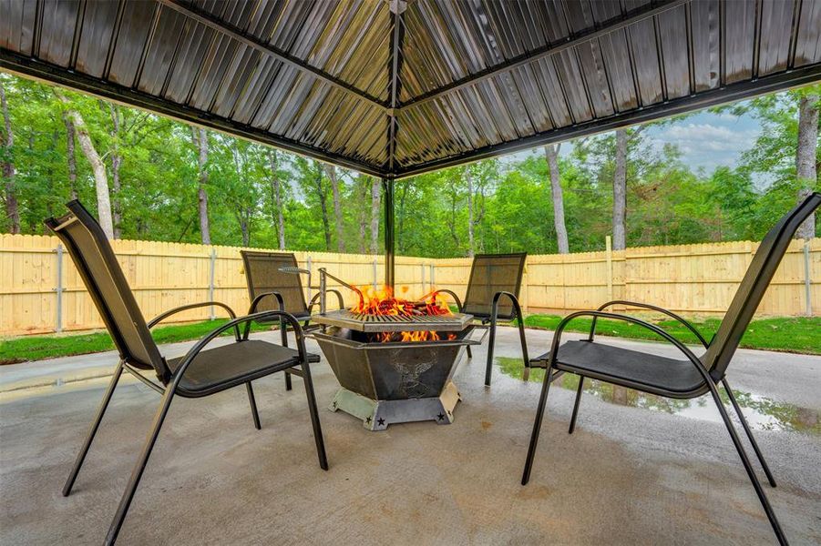 Exterior details and patio area of a home in , Sumner (Image 28).