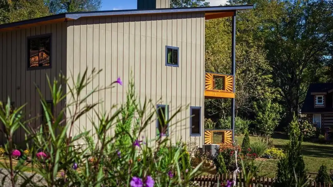 Exterior details and patio area of a home in , Blue Ridge (Image 23).