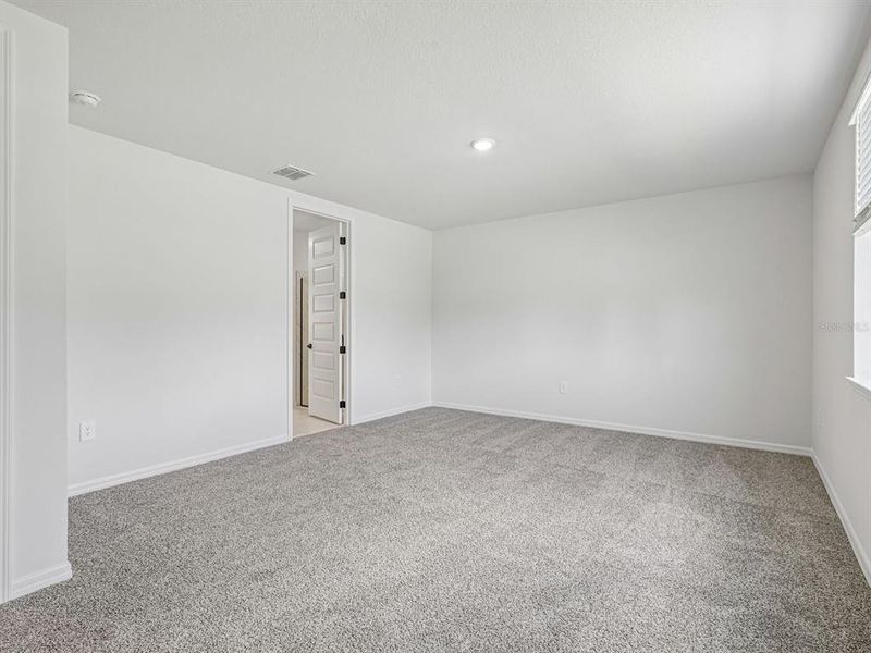 Spacious, unfurnished interior of a new home in The Grove at Stuart Crossing - Signature Series, Bartow (Image 12).