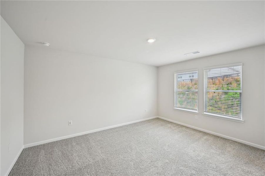Spacious, unfurnished interior of a new home in Hawthorne Station, College Park (Image 22).