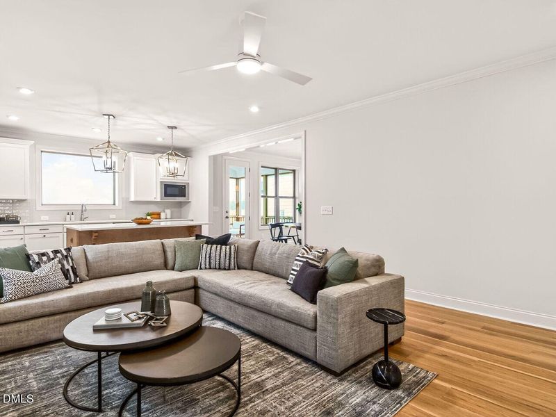 010-1280x960-living-room