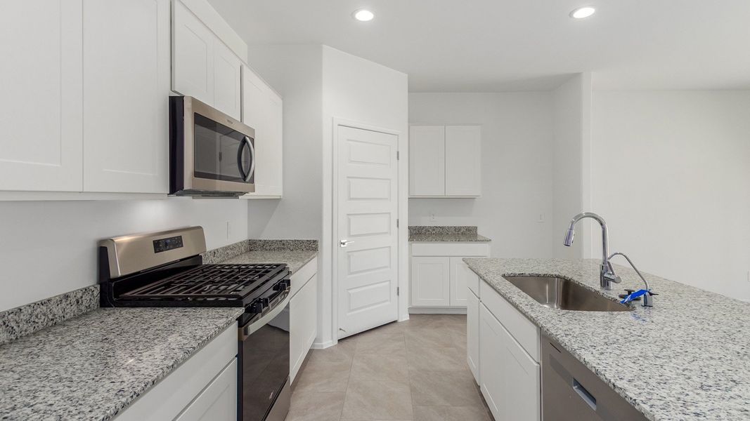 Furnished interior view inside a new home in Sycamore Vista, Vail (Image 7).