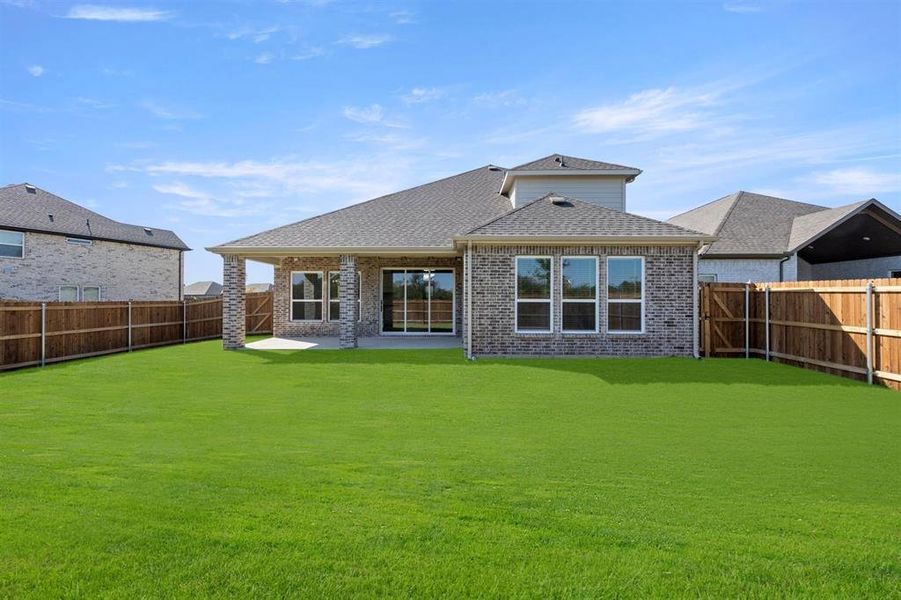 Exterior details and patio area of a home in Oaks of North Grove, Waxahachie (Image 3).