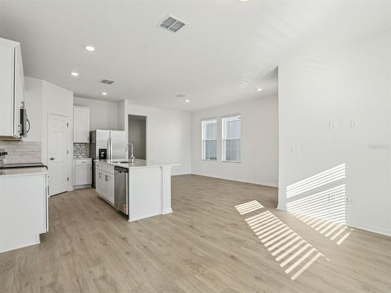 Spacious, unfurnished interior of a new home in The Meadow at Crossprairie Bungalows, St. Cloud (Image 8).