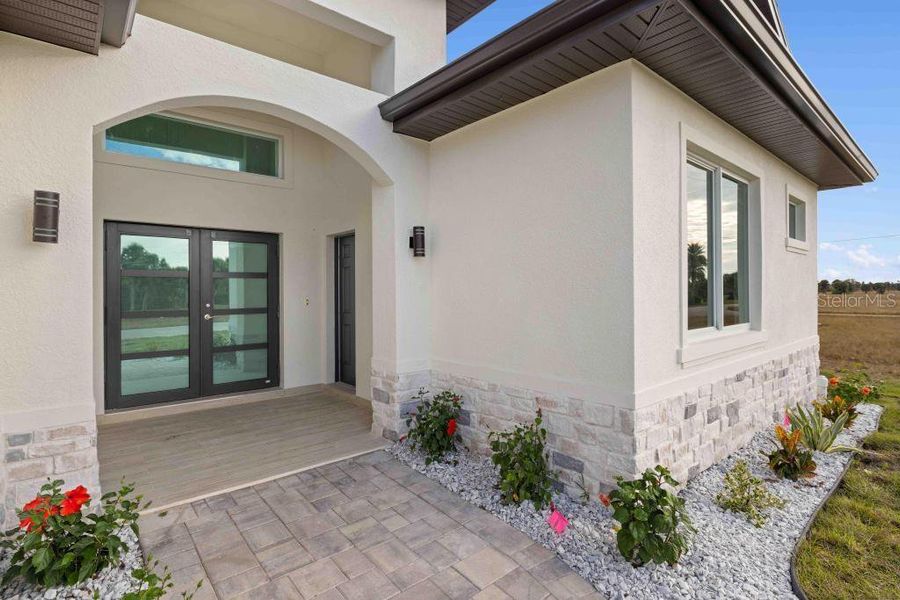 Exterior details and patio area of a home in , Placida (Image 25).