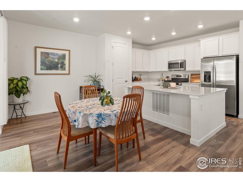 Tall Ceilings and an Eat-In Kitchen