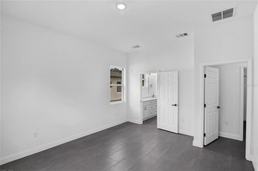 Spacious, unfurnished interior of a new home in , Dunnellon (Image 34).