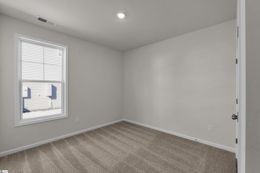 Spacious, unfurnished interior of a new home in Lynbrook, Boiling Springs (Image 15).