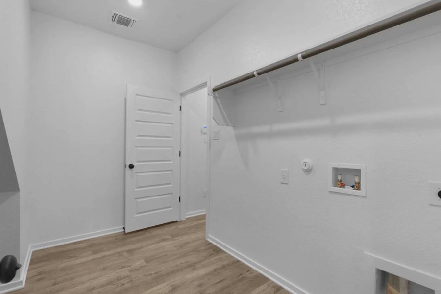 Spacious, unfurnished interior of a new home in Highland Village, Georgetown (Image 15).
