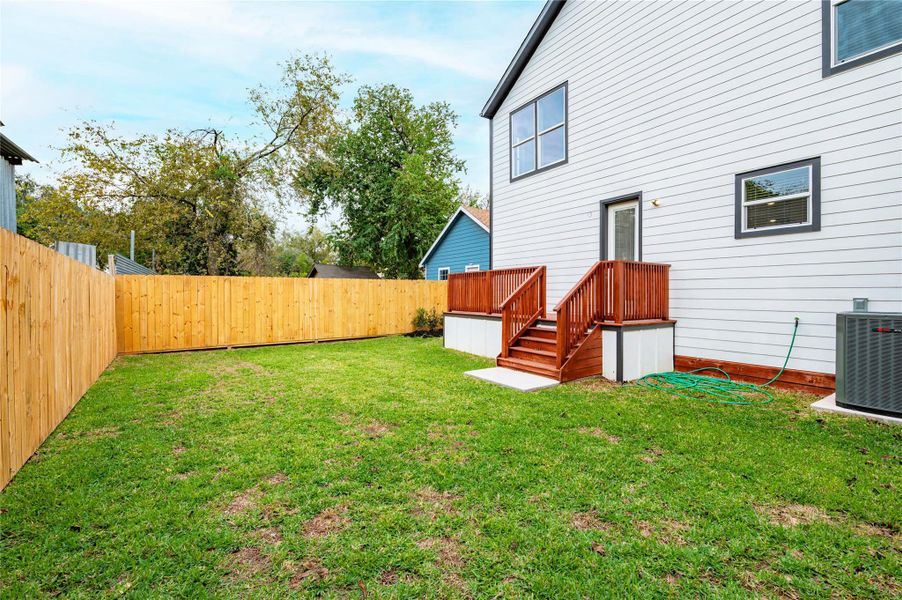 Exterior details and patio area of a home in , Houston (Image 20).