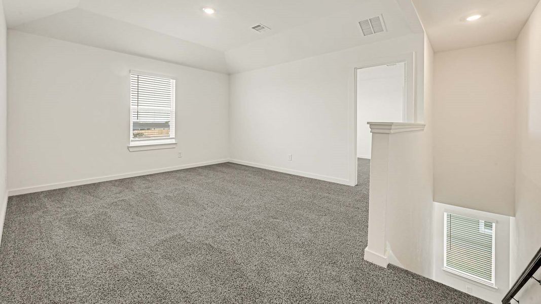 Spacious, unfurnished interior of a new home in Holly Ridge, Rosenberg (Image 25).