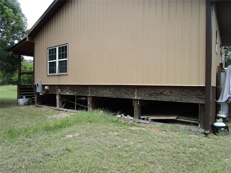 Exterior details and patio area of a home in , Dade City (Image 10).