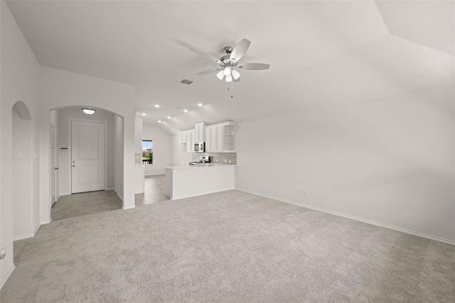 Spacious, unfurnished interior of a new home in Chisholm Hills, Cleburne (Image 18).