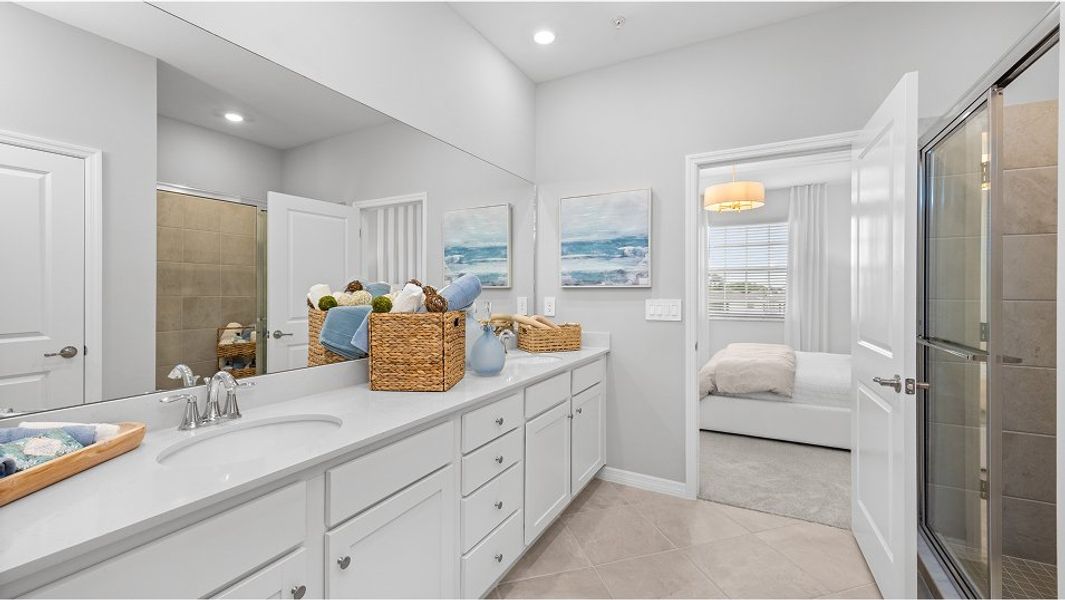 6104 Mangrove Owners Bath 1of2