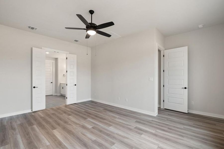 Spacious, unfurnished interior of a new home in Lagos Reserve, Manor (Image 28).