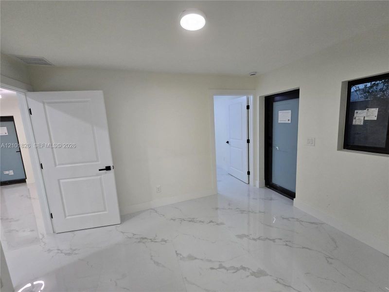 Spacious, unfurnished interior of a new home in , Lehigh Acres (Image 13).