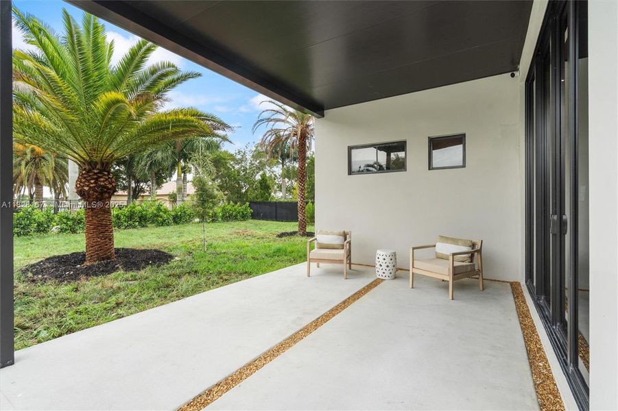 Exterior details and patio area of a home in , Davie (Image 36).