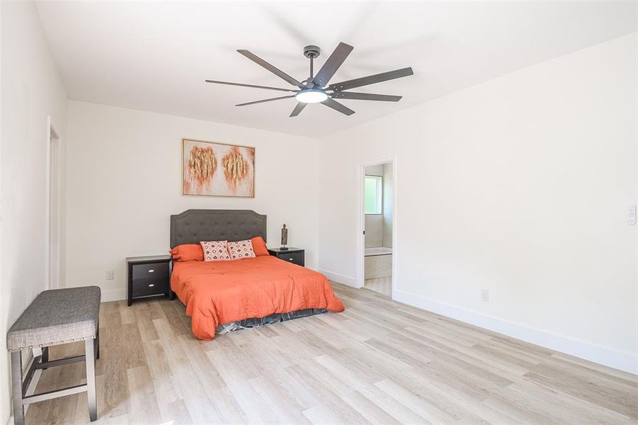 Furnished interior view inside a new home in , Dallas (Image 8).