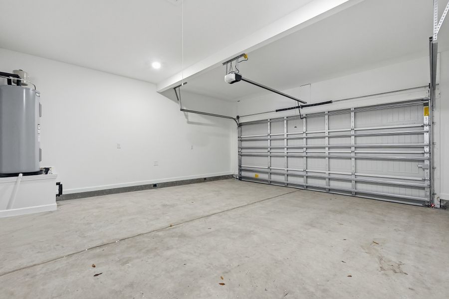 Spacious, unfurnished interior of a new home in Southern Charm, Crestview (Image 22).