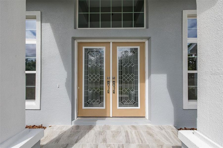 Exterior details and patio area of a home in , Homosassa (Image 3).