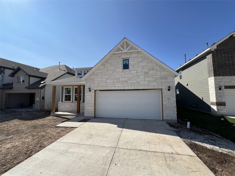 Exterior details and patio area of a home in Rolling Glen, Hutto (Image 14).