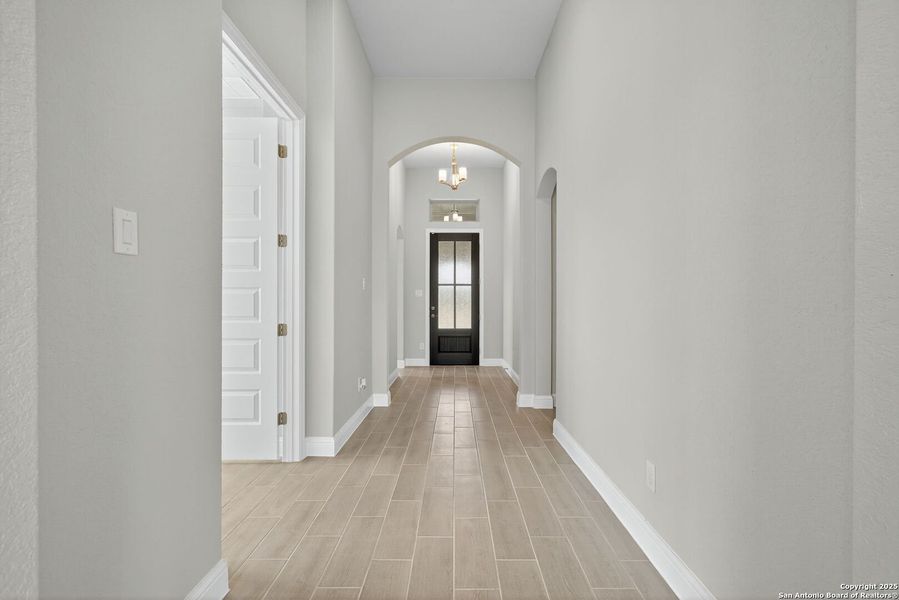 Spacious, unfurnished interior of a new home in , Castroville (Image 36).