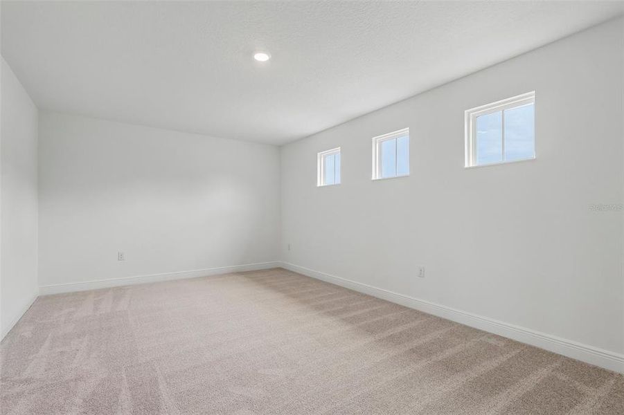 Spacious, unfurnished interior of a new home in , Mount Dora (Image 18).