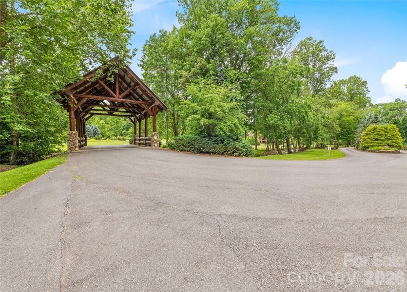 Community amenities in , Waynesville (Image 35).