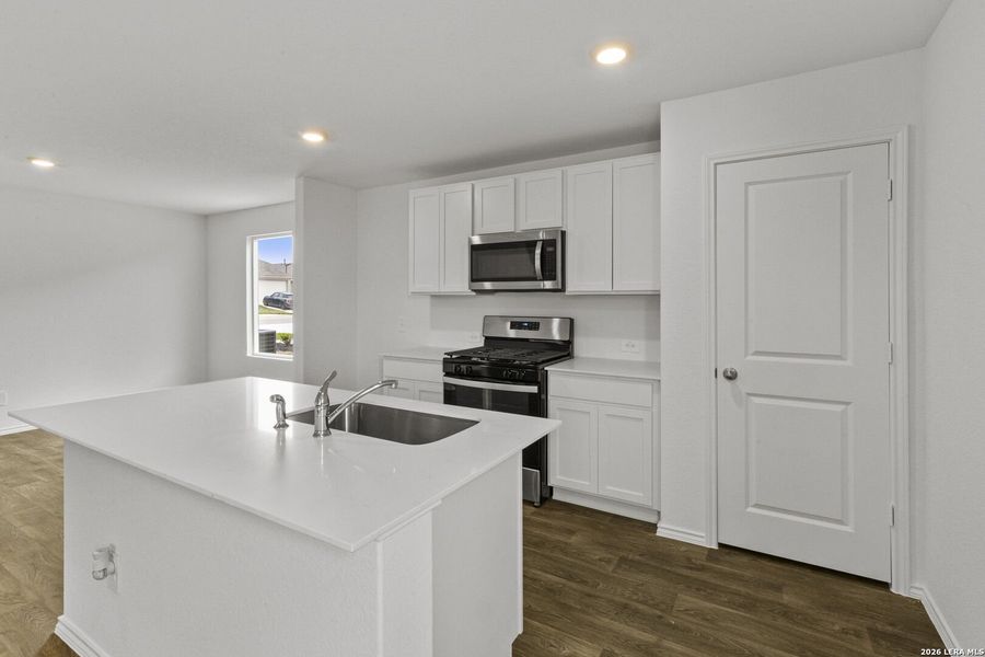Furnished interior view inside a new home in Avenida, Converse (Image 5).