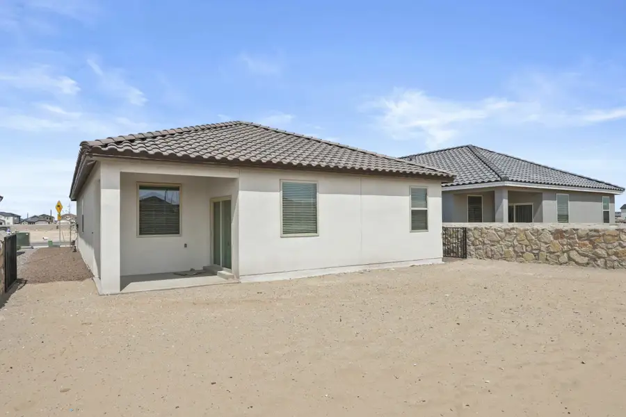 Exterior details and patio area of a home in Verdancia, Horizon City (Image 20).