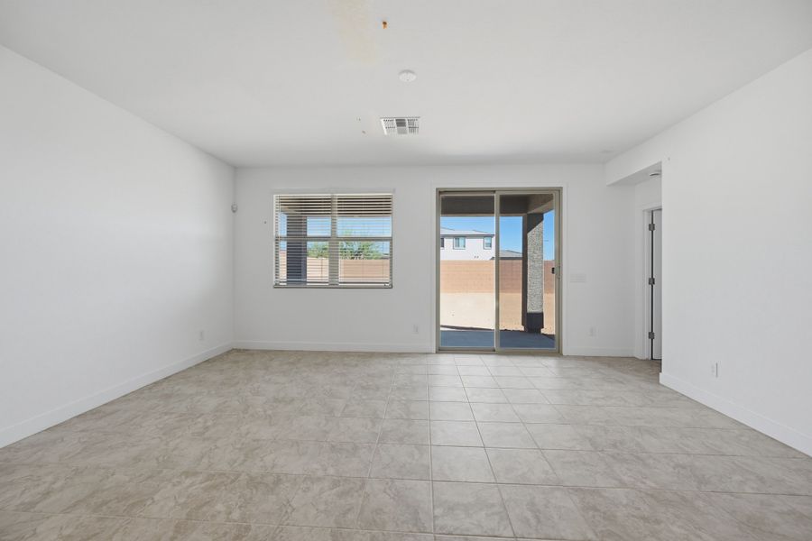 Spacious, unfurnished interior of a new home in Artisan at Asante, Surprise (Image 23). Spacious, unfurnished interior of a new home in Artisan at Asante, Surprise (Image 23).