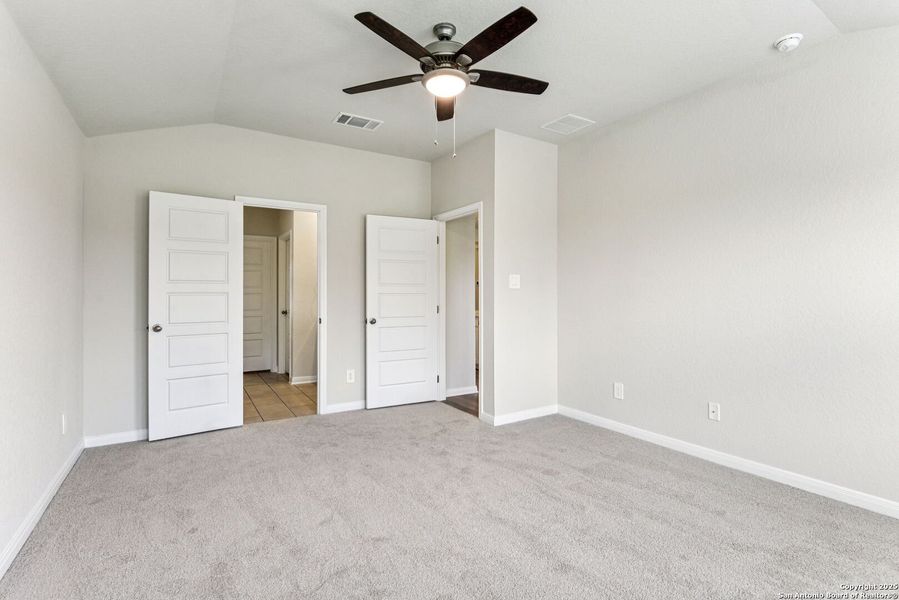 Spacious, unfurnished interior of a new home in Remington Ranch, San Antonio (Image 30).
