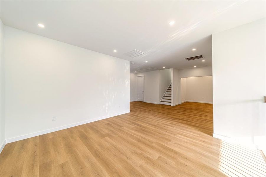 Spacious, unfurnished interior of a new home in , Dallas (Image 20).
