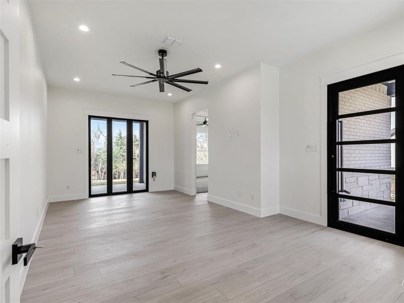 Spacious, unfurnished interior of a new home in , Gunter (Image 33).