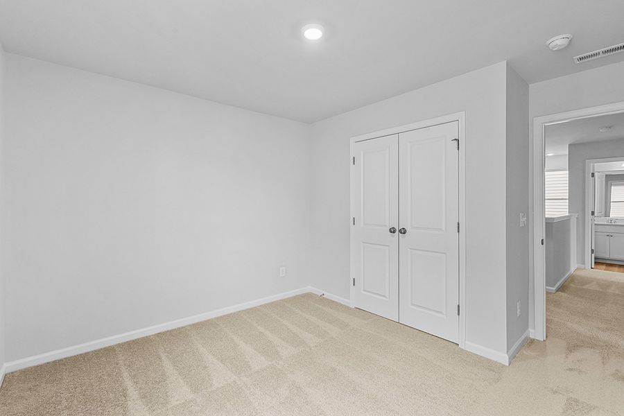 Spacious, unfurnished interior of a new home in Hanes Lake, Winston-Salem (Image 28).