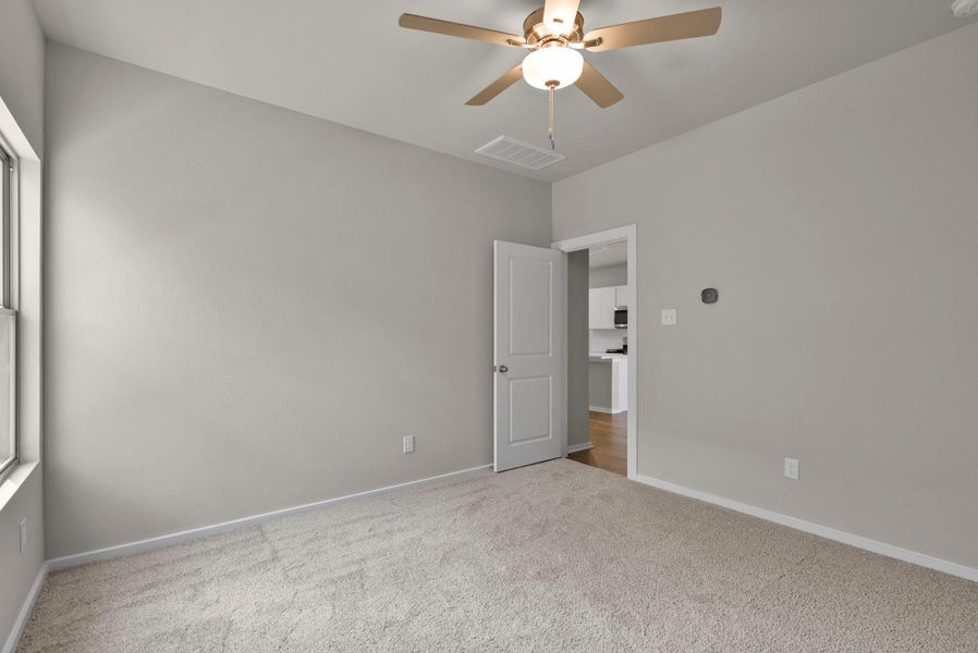 Spacious, unfurnished interior of a new home in Laurel Landing, Alvin (Image 22).