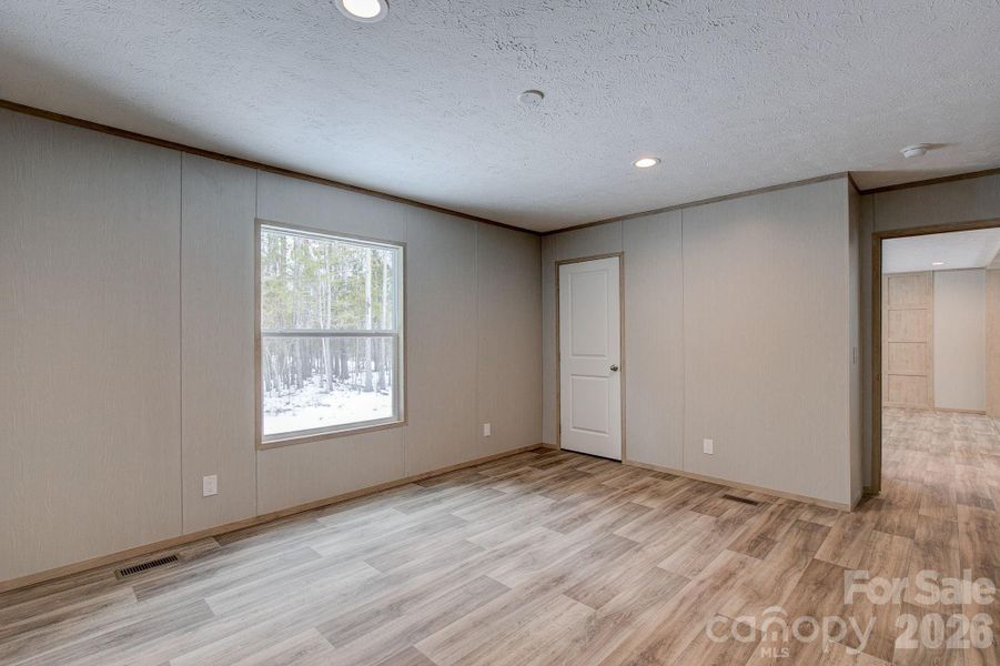 Spacious, unfurnished interior of a new home in , Chester (Image 19).