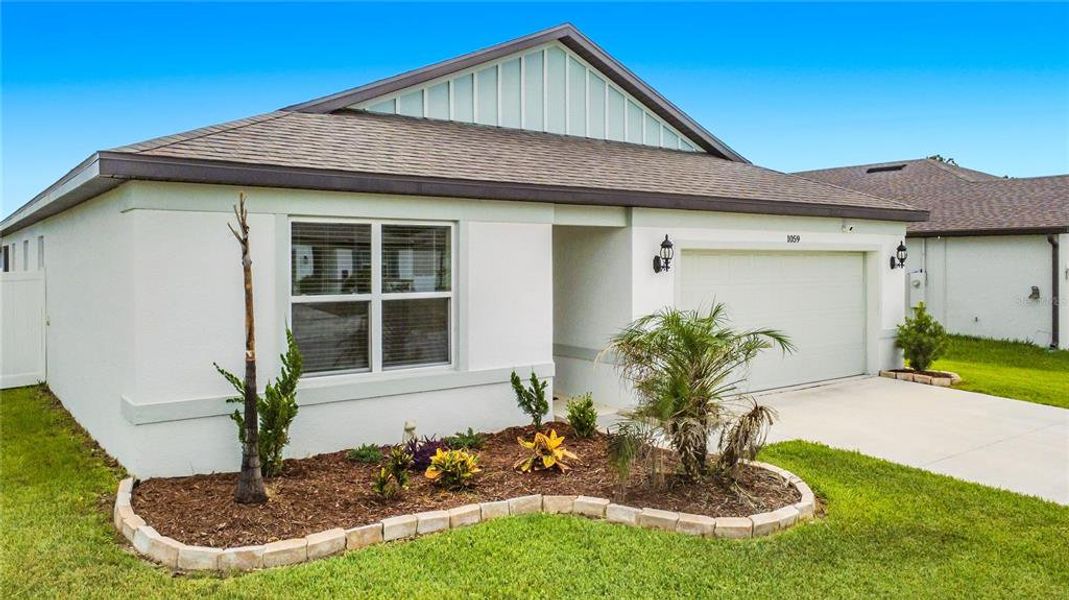 Exterior details and patio area of a home in , Winter Haven (Image 24).