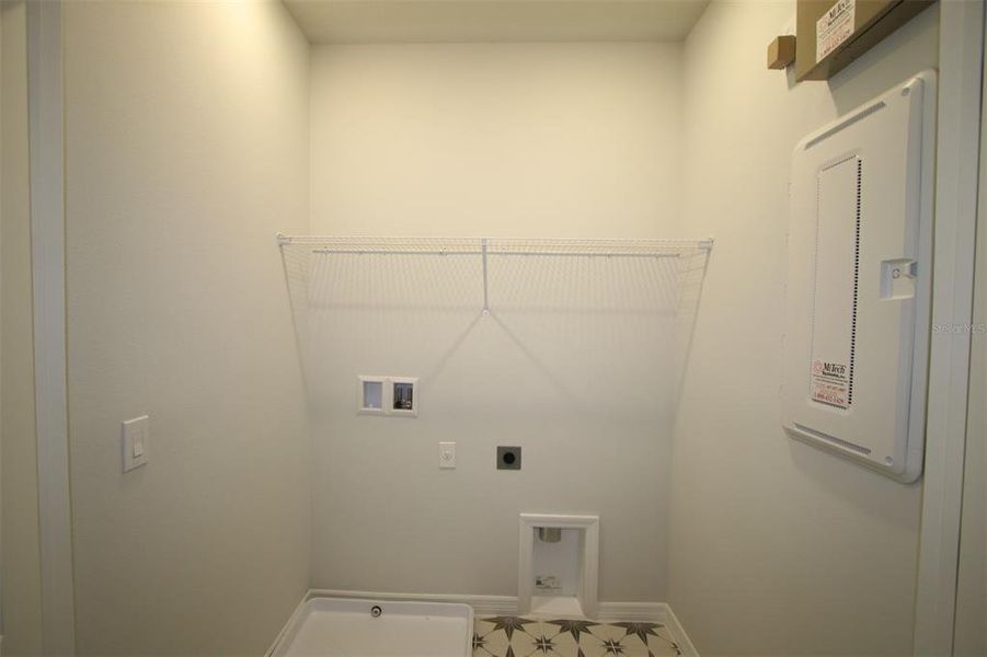 Spacious, unfurnished interior of a new home in , Orlando (Image 13).