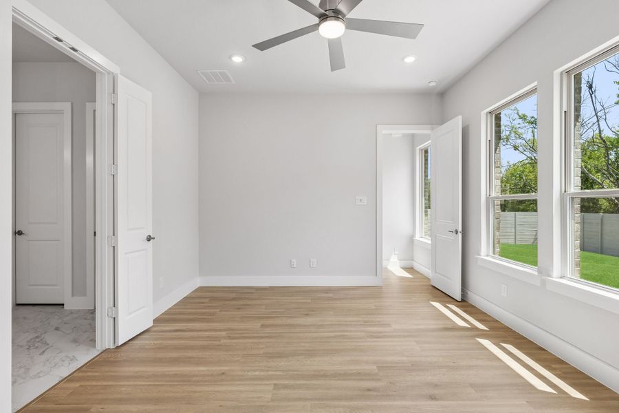 Spacious, unfurnished interior of a new home in Painted Tree Lakeside, McKinney (Image 22).