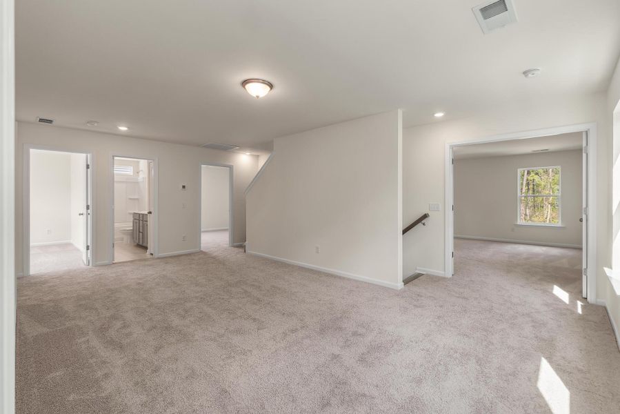 Spacious, unfurnished interior of a new home in Parker's Preserve, Ridgeville (Image 37).