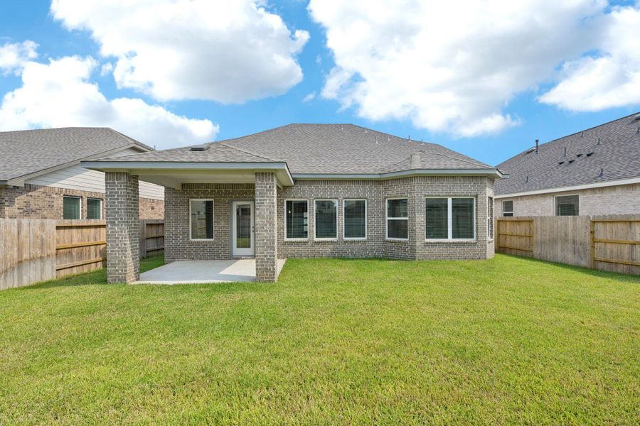 Exterior details and patio area of a home in Kingdom Heights, Rosenberg (Image 3). Exterior details and patio area of a home in Kingdom Heights, Rosenberg (Image 3).