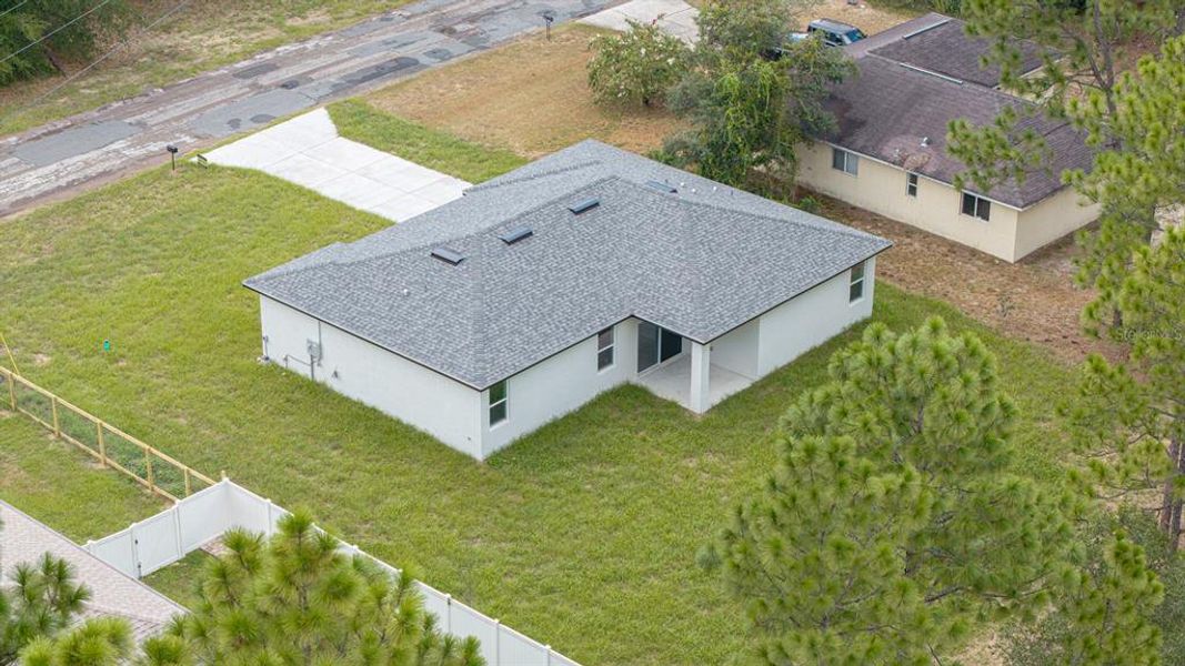 Exterior details and patio area of a home in , Citrus Springs (Image 18).